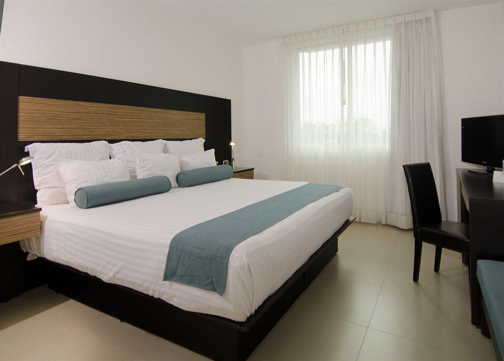Готель Wyndham Garden Silao Bajio Aeropuerto Екстер'єр фото