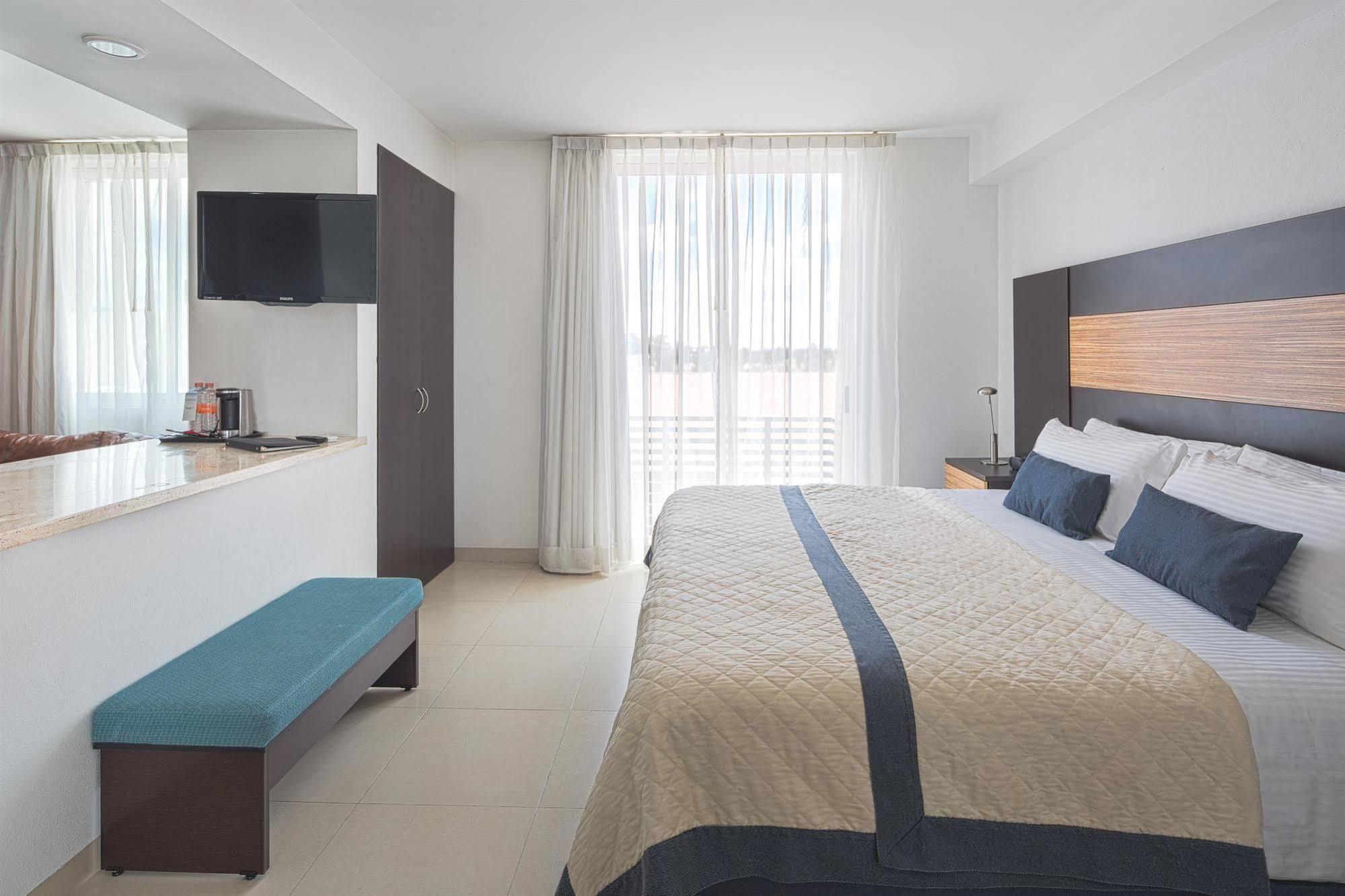 Готель Wyndham Garden Silao Bajio Aeropuerto Екстер'єр фото