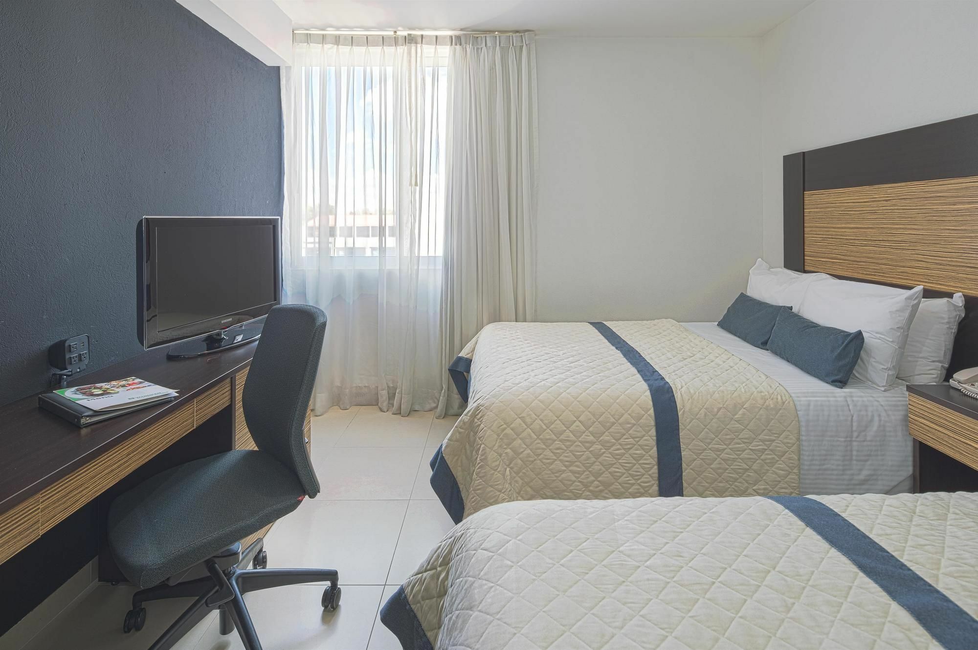 Готель Wyndham Garden Silao Bajio Aeropuerto Екстер'єр фото